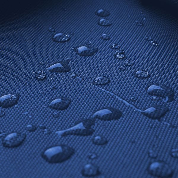 Vandtæt og vandafvisende stof – G&M guider dig til det rette valg