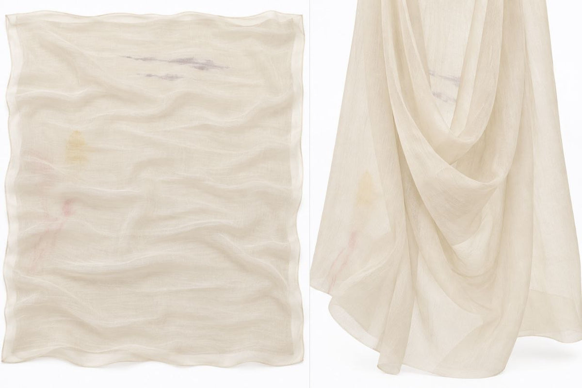 Creme silke chiffon – fladt og draperet, med misfarvning i dele af stoffet (billede 2 og 3 af 3)