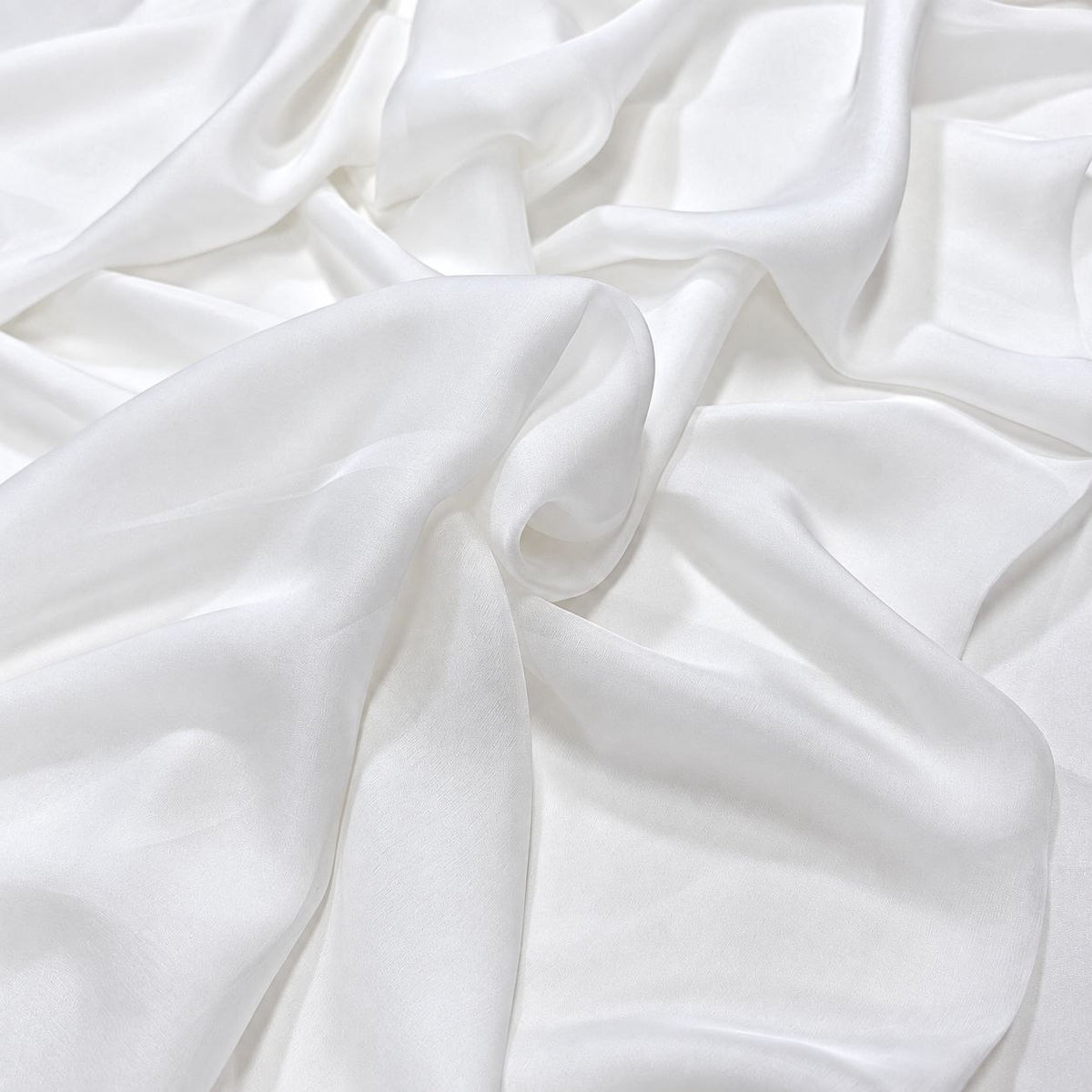 Hvidt silke chiffon stof – bløde draperier i fint væv