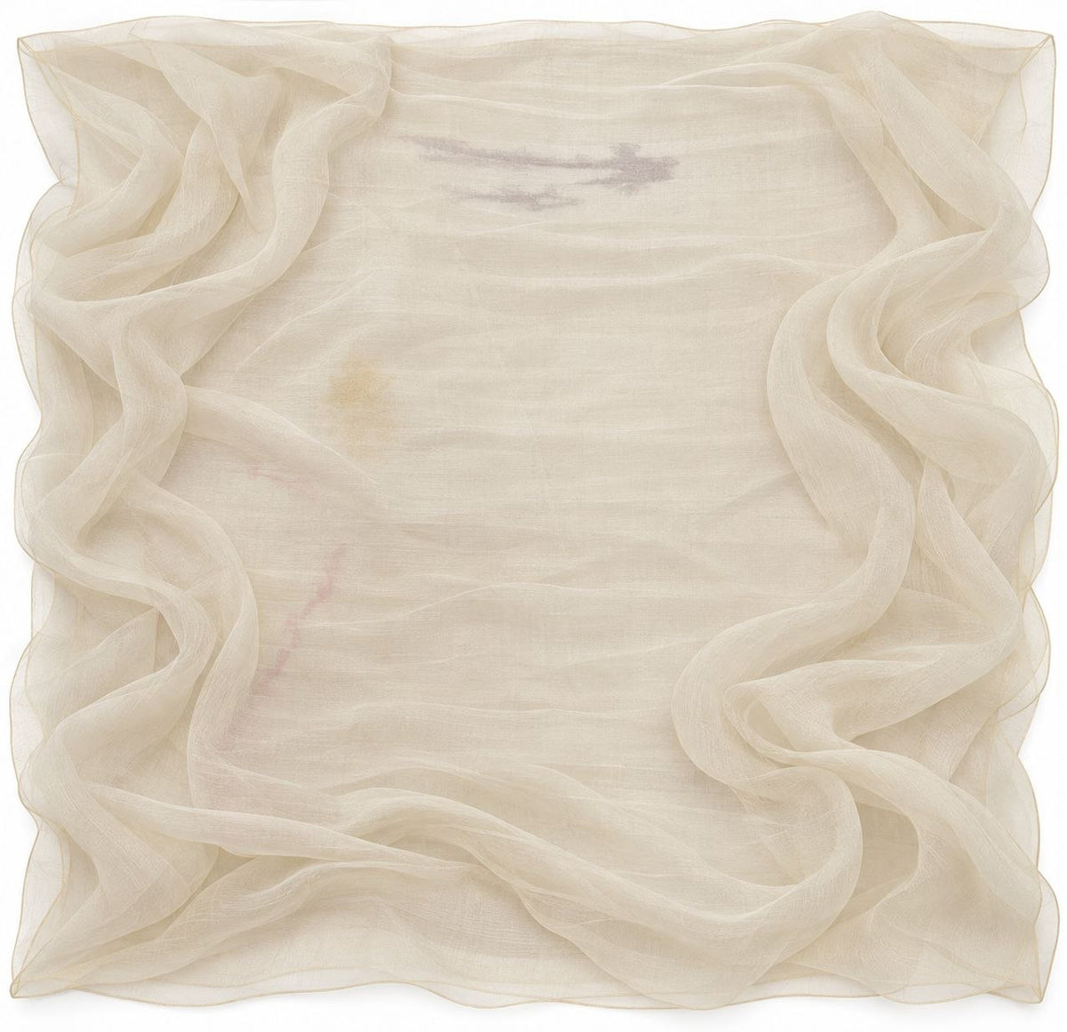 Creme silke chiffon – hele stoffet med pletter og farveafsmitning (billede 1 af 3)