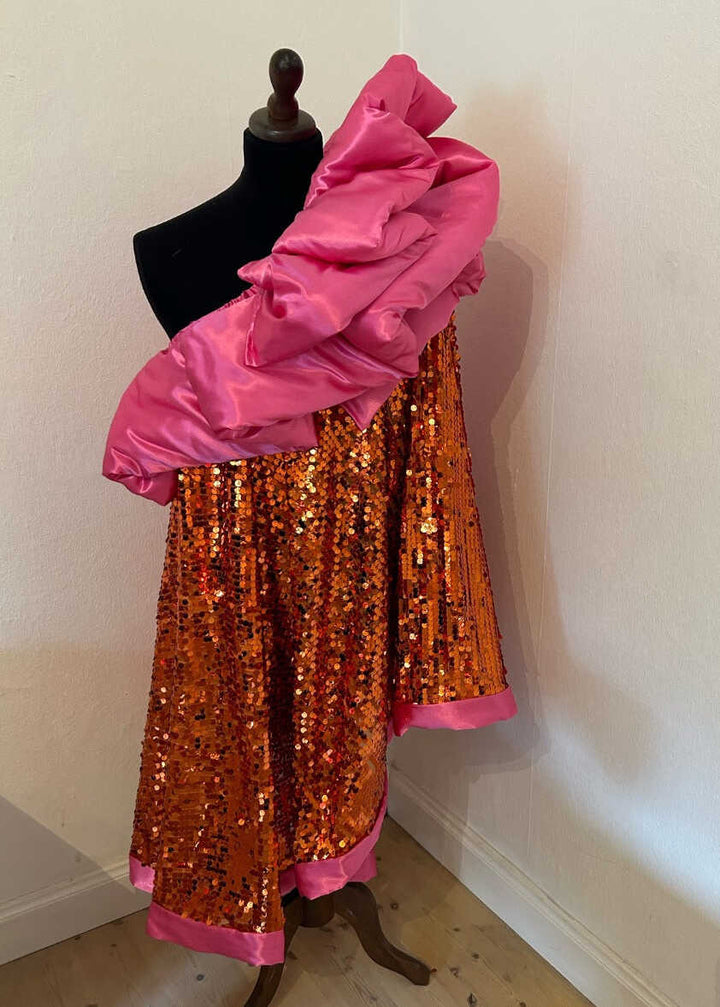 LAKSEFARVET PAILLETSTOF – STORE 8 MM PAILLETTER & ENVEJS STRÆK