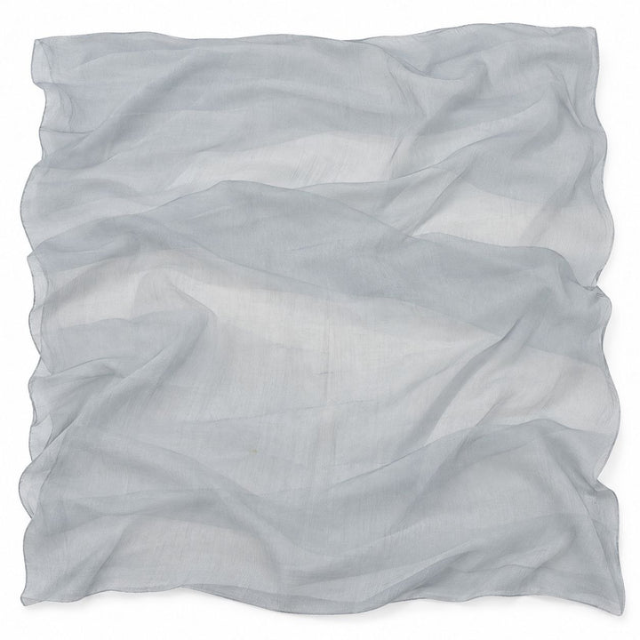 Lys gråblå silke chiffon 130 cm – hele stoffet med misfarvning (billede 1 af 2)