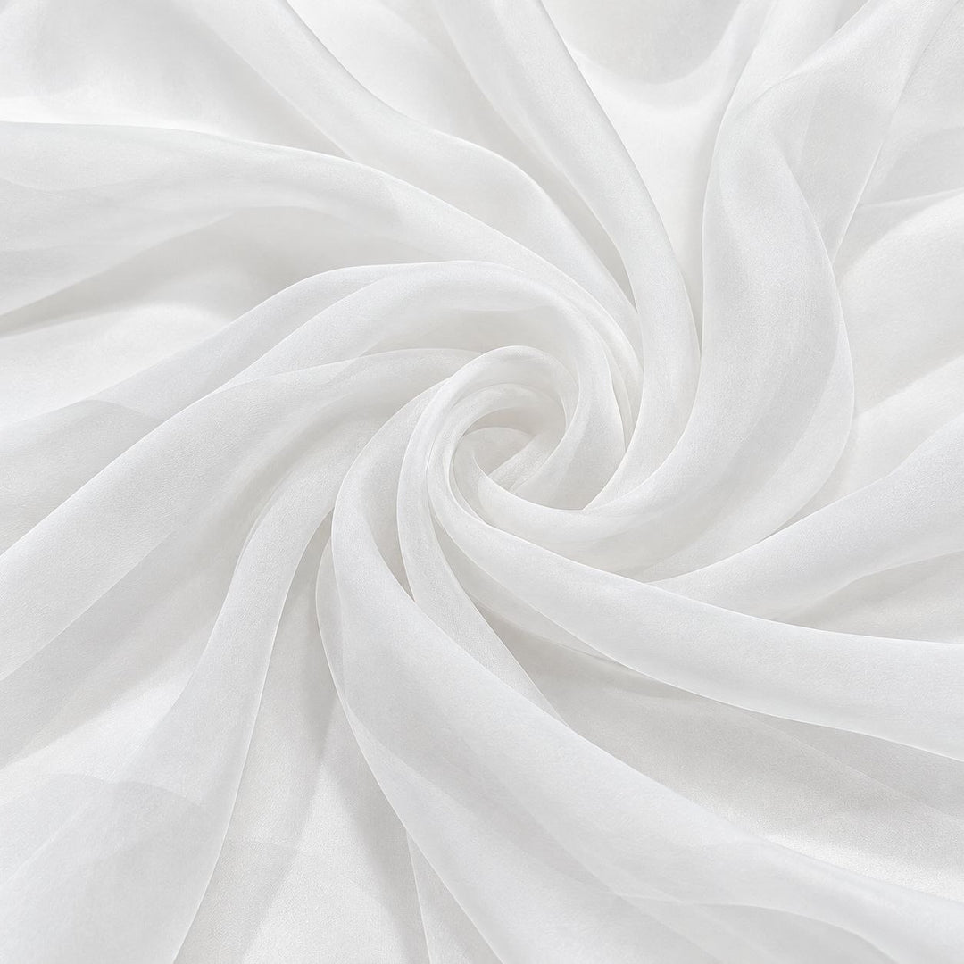 Hvidt silke chiffon stof – bløde draperier med spiral-fald