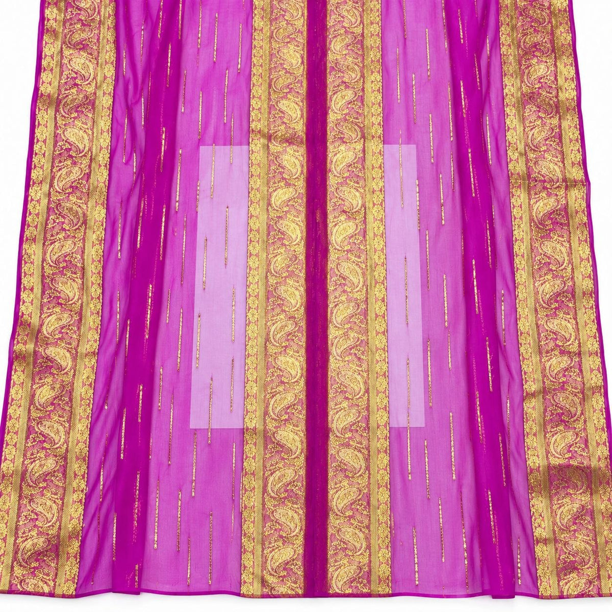 Pink lurex chiffon – nærbillede af de gyldne striber, guldborterne og stoffets gennemsigtighed (billede 3 af 3)