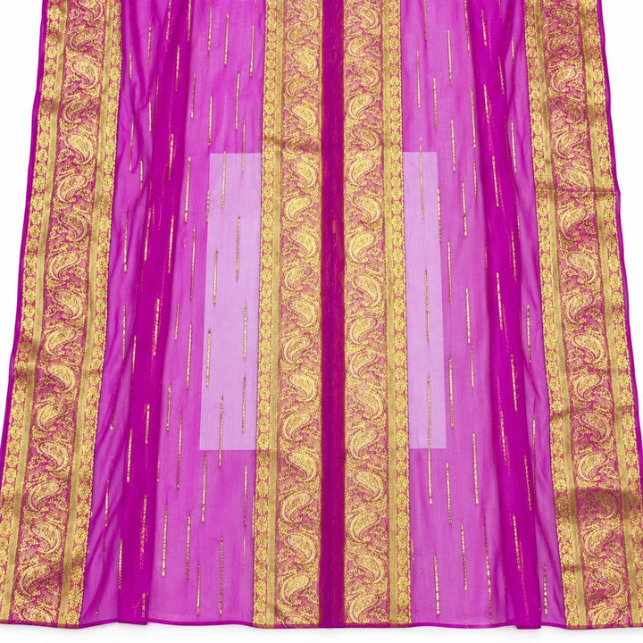 Pink lurex chiffon – nærbillede af de gyldne striber, guldborterne og stoffets gennemsigtighed (billede 3 af 3)