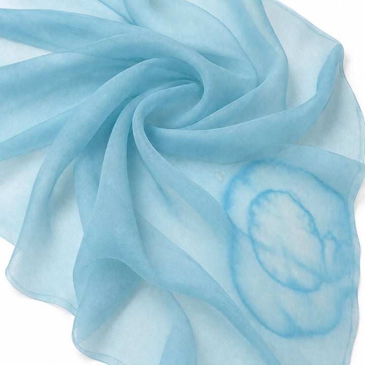 Turkis/havblå silke chiffon – draperet, med pletterne tydeligt synlige (billede 2 af 2)