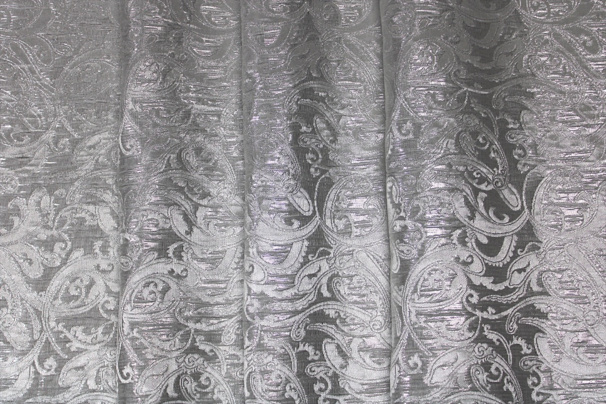 SØLV SATIN JACQUARD STOF MED BLOMSTERRANKER