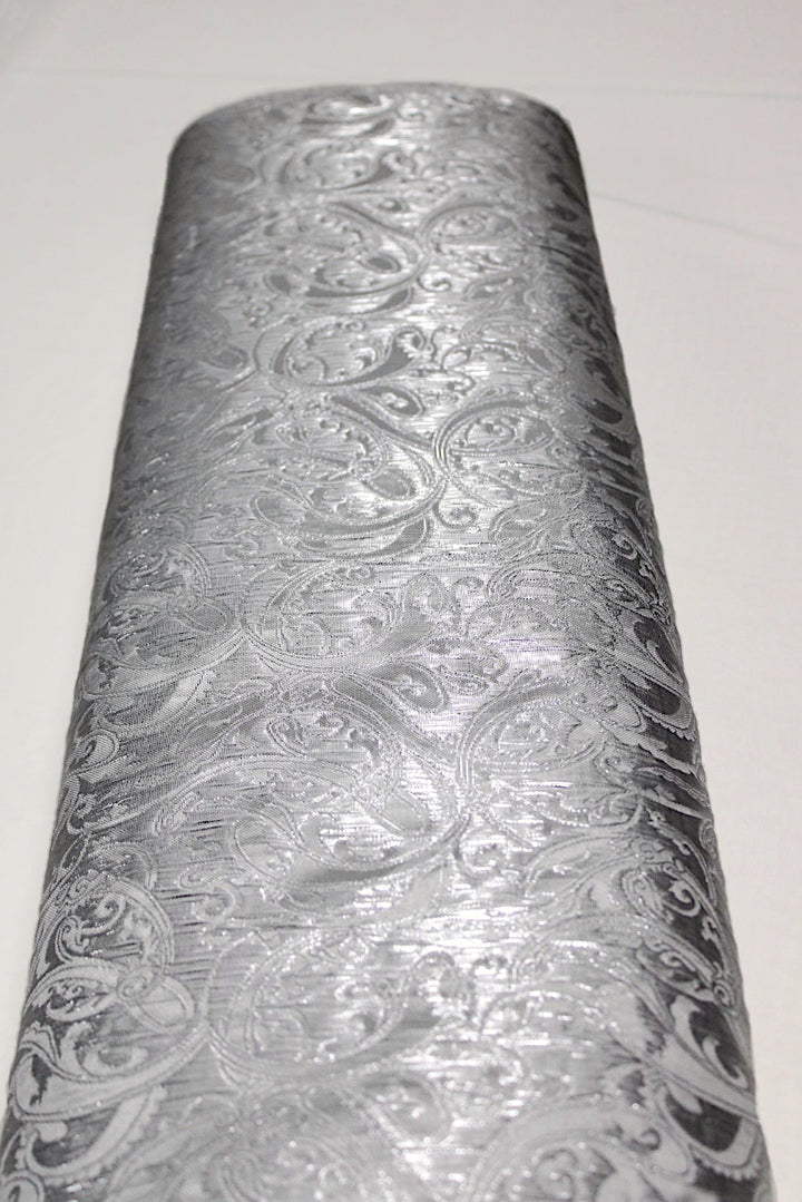 SØLV SATIN JACQUARD STOF MED BLOMSTERRANKER