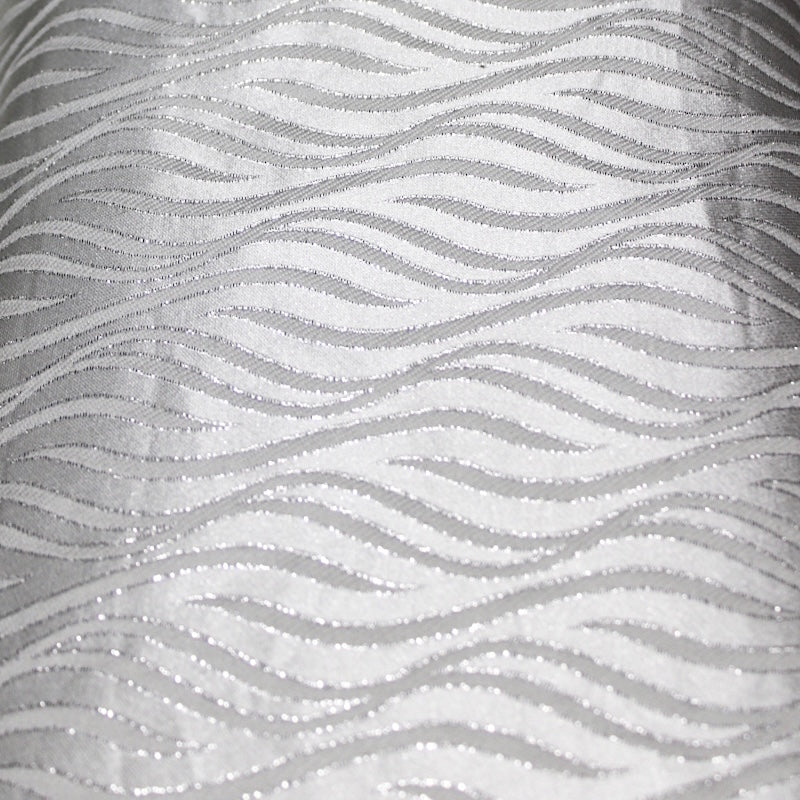 SØLV SATIN JACQUARD STOF MED BØLGEMOTIV