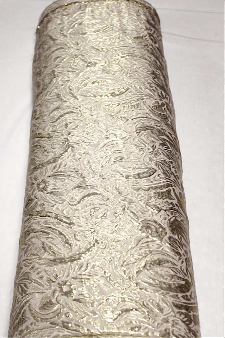 CHAMPAGNEFARVET SATIN JACQUARD STOF MED BOTANISKE MOTIVER