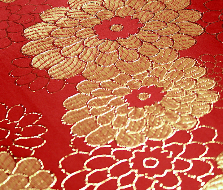 RØD SATIN JACQUARD STOF MED MORGENFRUER