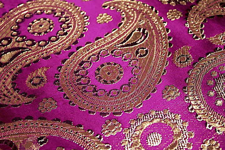 LILLA SATIN JACQUARD STOF MED PAISLEY MØNSTER