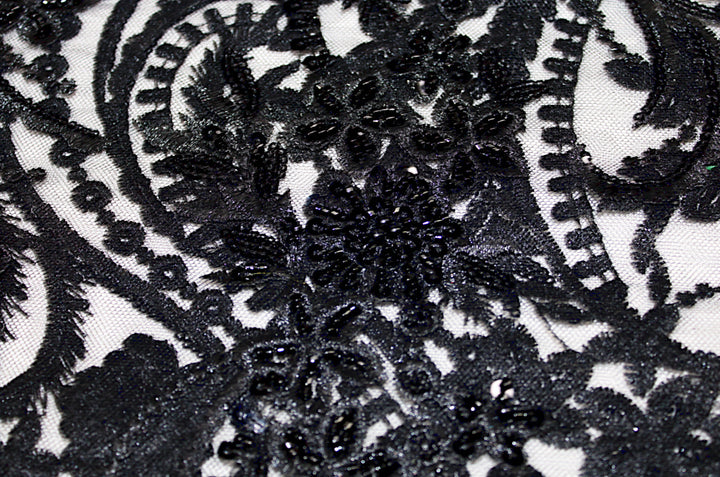 SORT TYL STOF MED PAILLETTER OG PERLER