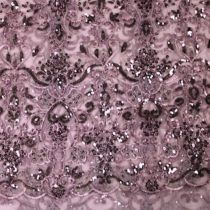 LAVENDEL TYL STOF MED PAILLETTER OG PERLER