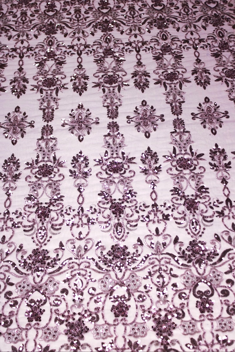 LAVENDEL TYL STOF MED PAILLETTER OG PERLER