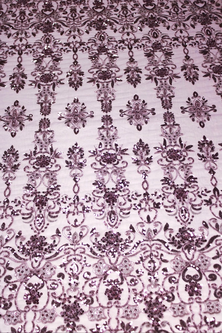 LAVENDEL TYL STOF MED PAILLETTER OG PERLER