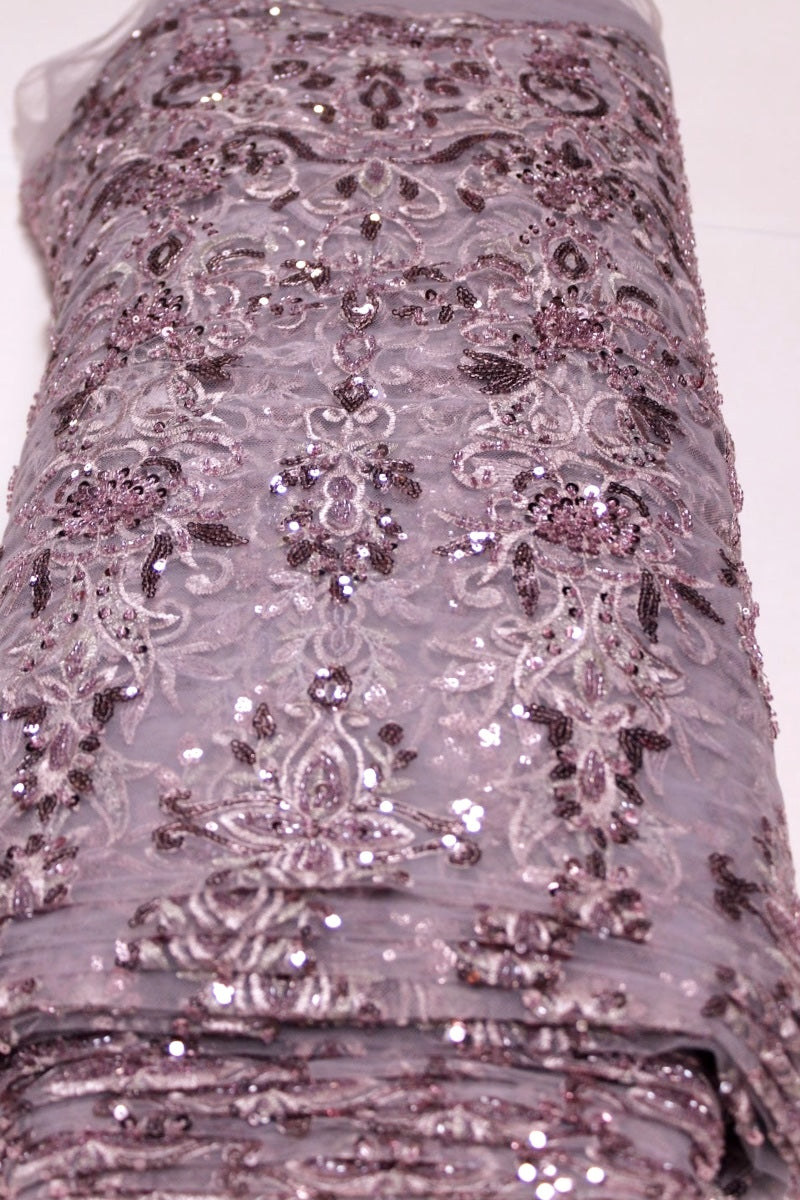 LAVENDEL TYL STOF MED PAILLETTER OG PERLER