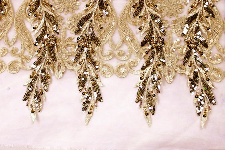 CHAMPAGNEFARVET TYL STOF MED PAILLETTER OG PERLER