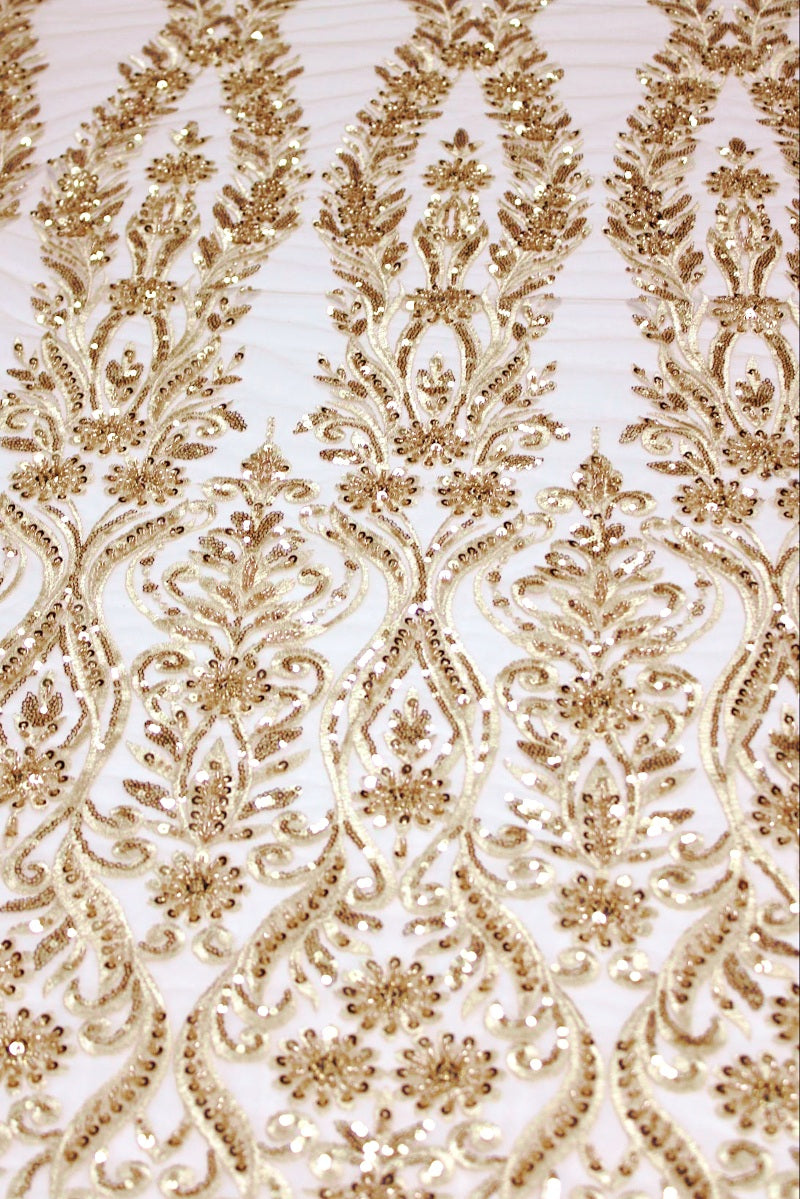 CHAMPAGNEFARVET TYL STOF MED PAILLETTER OG PERLER