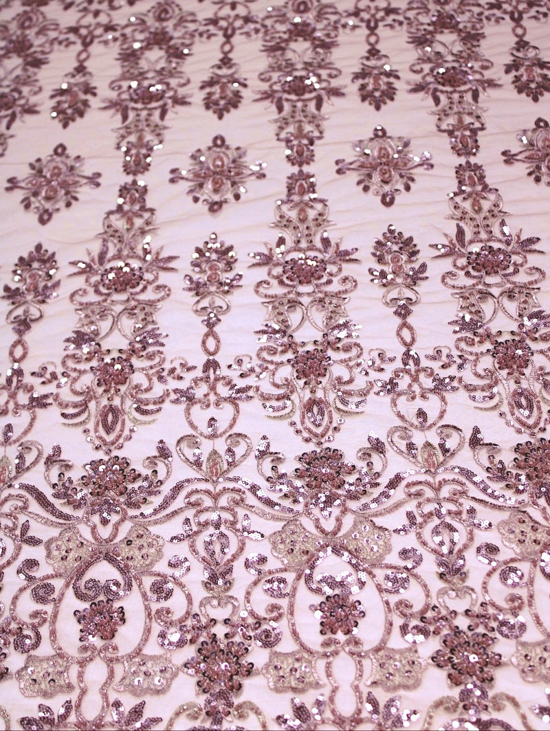 VINTAGE LYSERØDT TYL STOF MED PAILLETTER OG PERLER