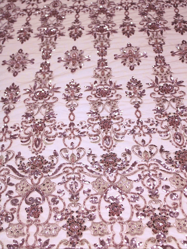 VINTAGE LYSERØDT TYL STOF MED PAILLETTER OG PERLER