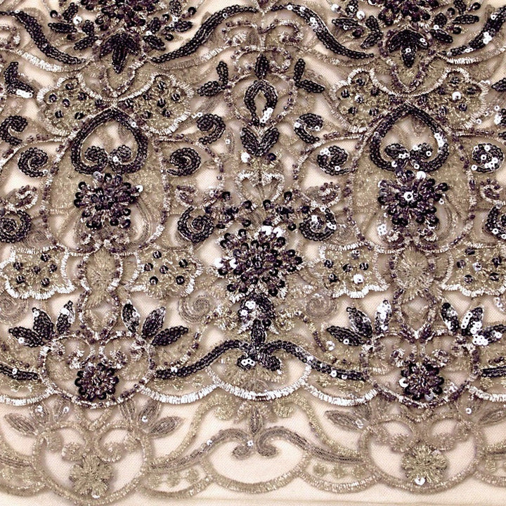 BEIGE TYL STOF MED PAILLETTER OG PERLER
