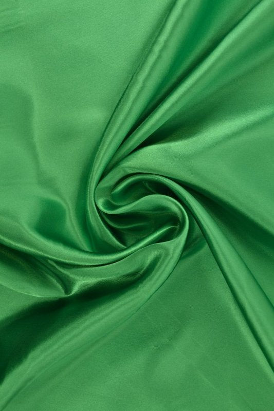 GRØN SATIN STOF – LET & GLANSFULDT