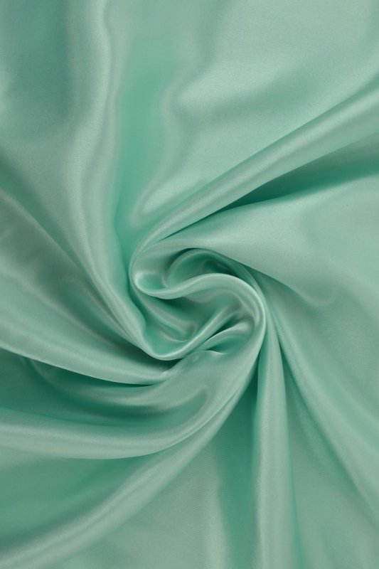 LYS MINTGRØN SATIN STOF – LET & GLANSFULDT