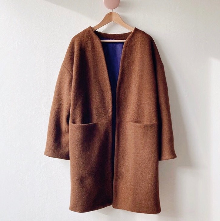 SORT SLIDTÆRK OG BLØD ULD/POLYESTER STOF