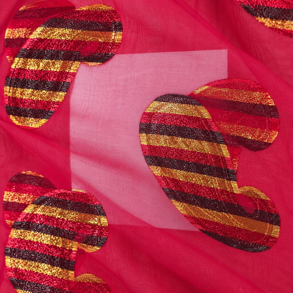 Fuchsia lurex chiffonsilk – nærbillede af de stribede paisleymotiver og stoffets gennemsigtighed (billede 3 af 3)