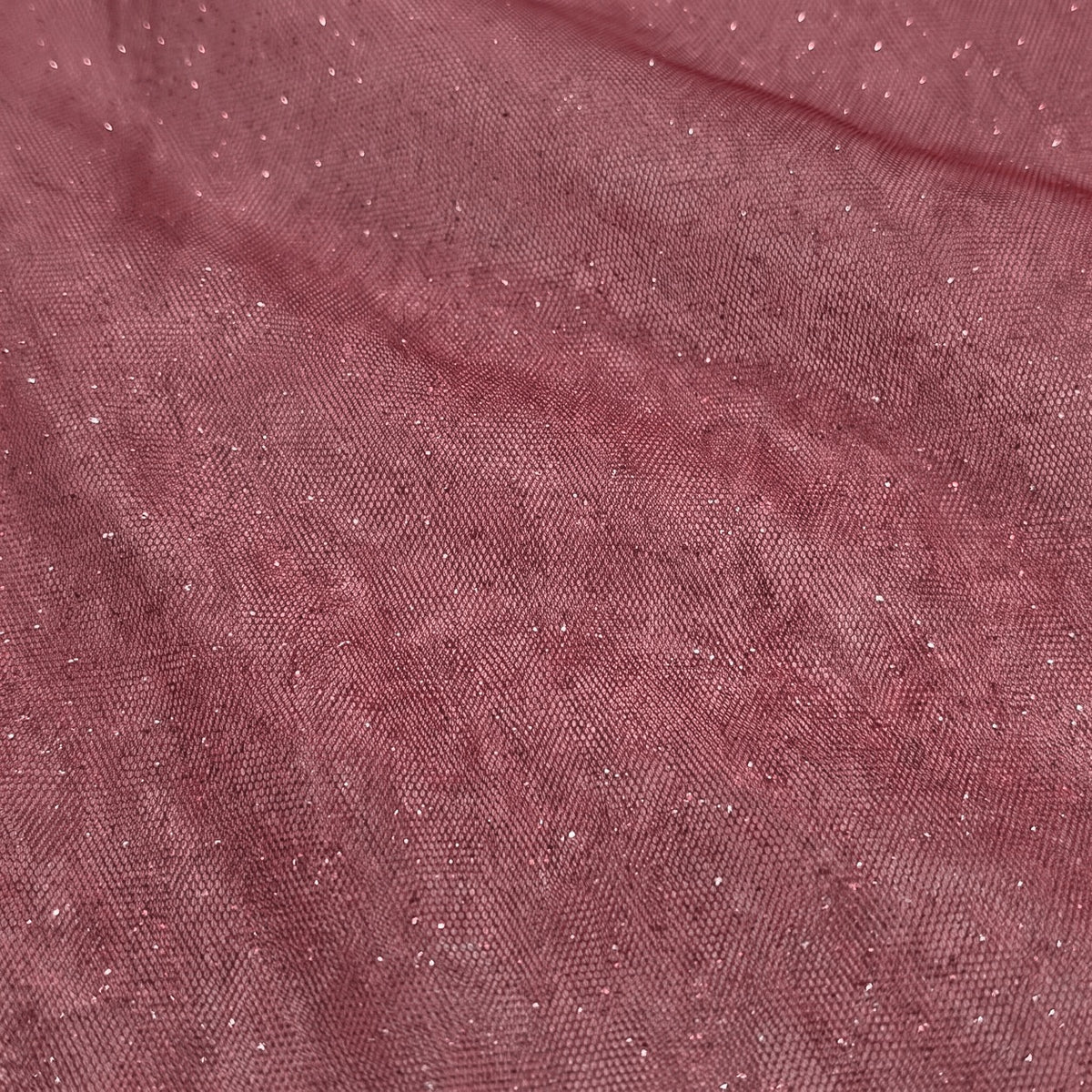 Bordeaux glitter tyl med metallic — nærbillede af netstruktur og glitter