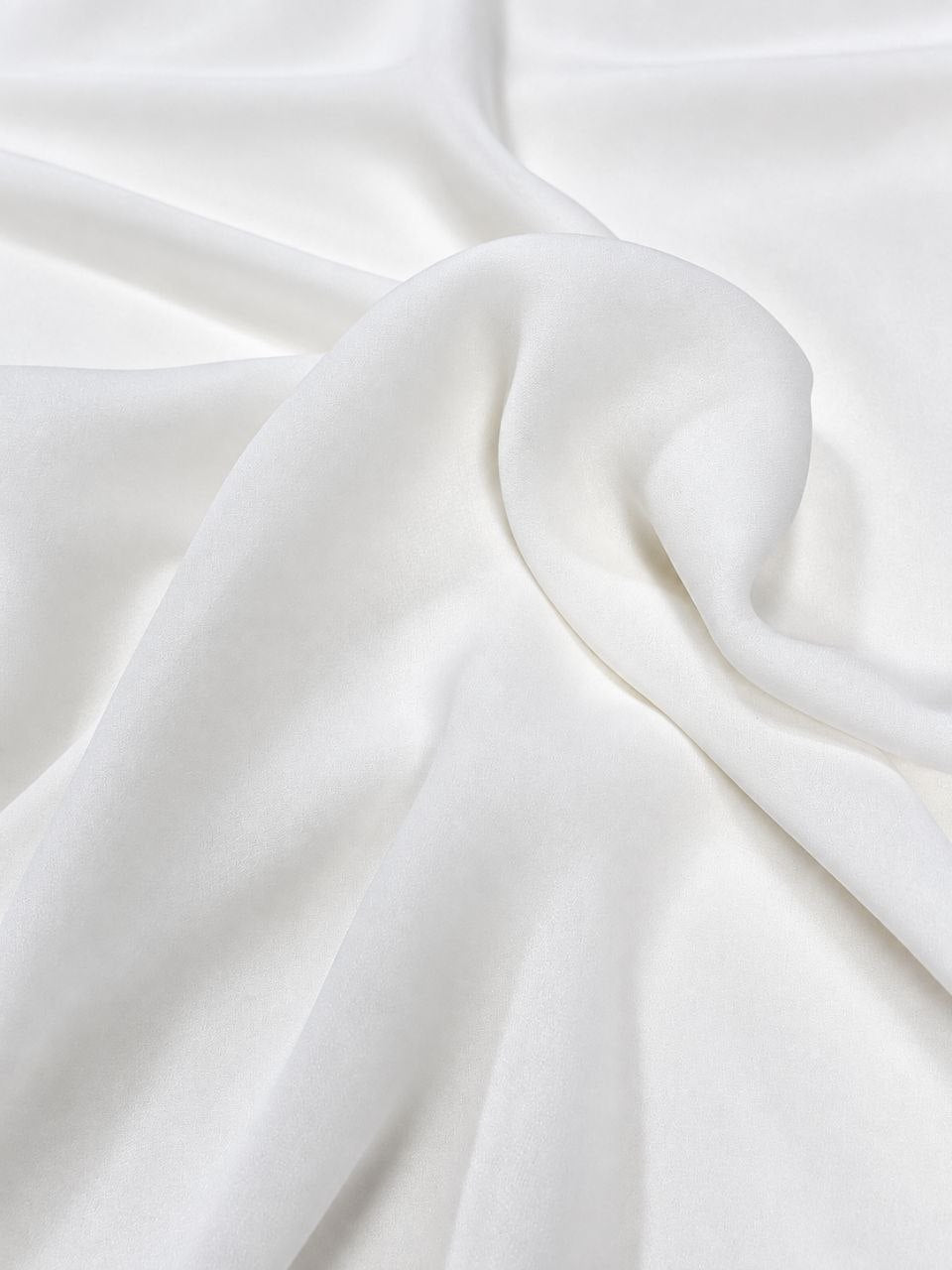 Hvidt silke chiffon stof – glansfulde draperier