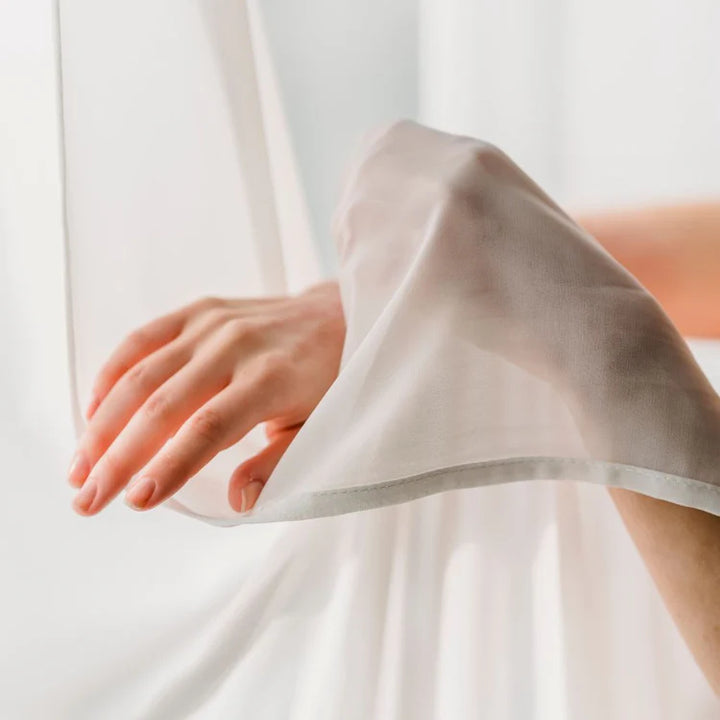 MØRKEBLÅ CHIFFON – LET, GENNEMSIGTIG & MED FLOT FALD