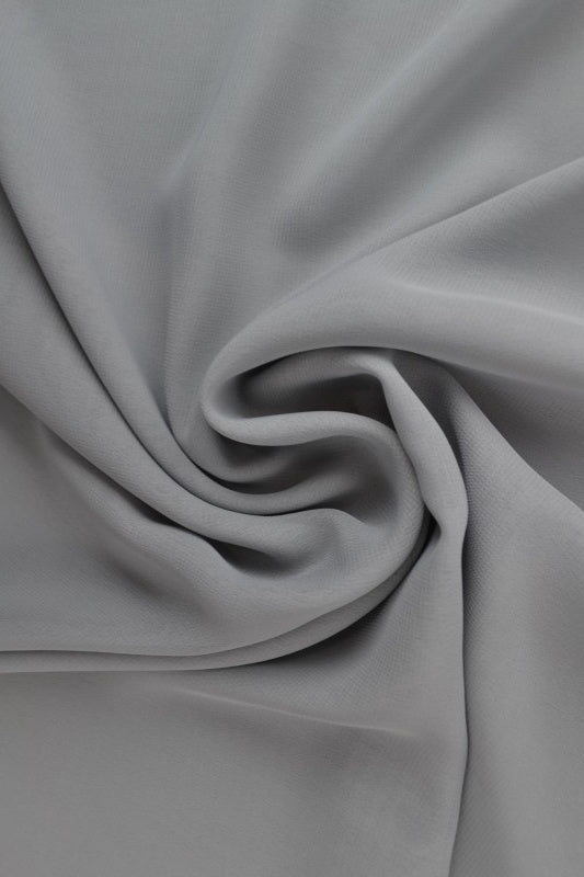 SØLVGRÅ CHIFFON – LET, GENNEMSIGTIG & MED FLOT FALD