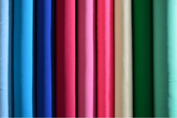 MØRKEBLÅ CHIFFON – LET, GENNEMSIGTIG & MED FLOT FALD