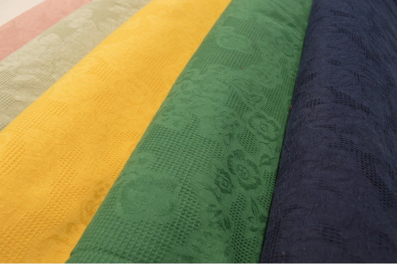 SORT BOMULDS JACQUARD - VAFFELSTRUKTUR MED BLOMSTERMOTIV