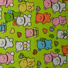 GRØN BOMULDSPOPLIN MED KAWAII BAMSEPRINT