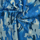 BLÅ BOMULDSPOPLIN MED CAMOUFLAGE PRINT