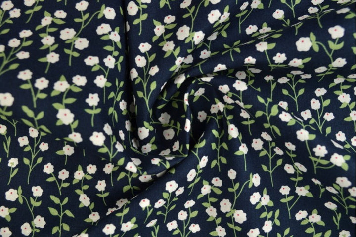 MARINEBLÅ BOMULDSPOPLIN MED DITSY BLOMSTERPRINT – HVID