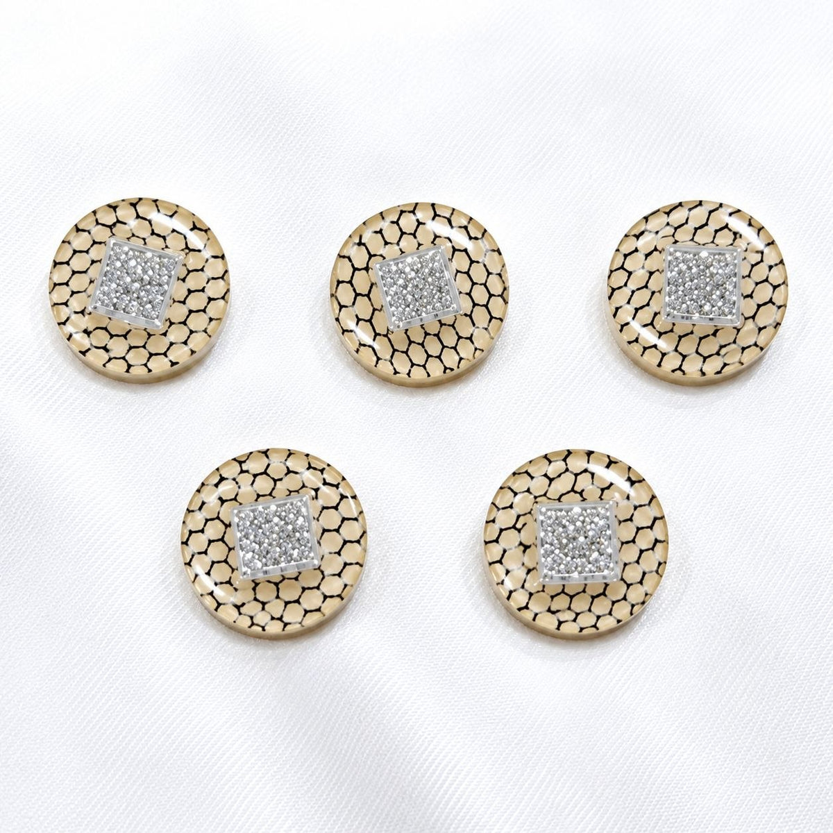 Creme/beige knapper med sort mønster og sølv glimmer – 5 stk.