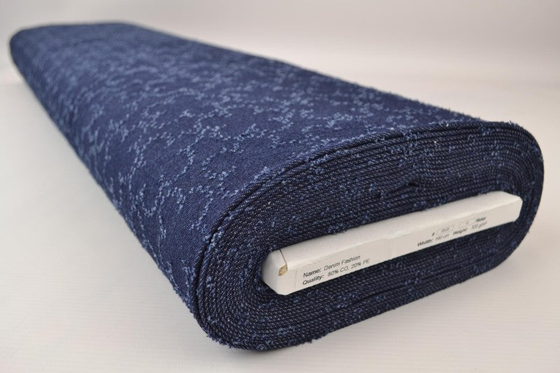 MØRKEBLÅ DENIM STOF MED SKYEMØNSTER – METERVARE TIL BUKSER & JAKKER