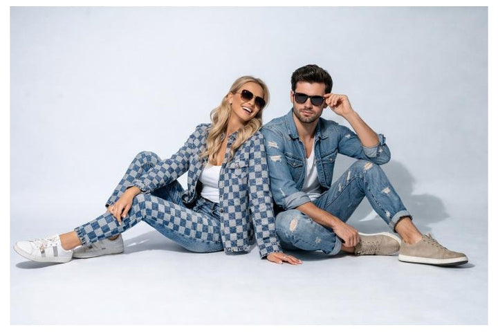 SORT DENIM STOF MED STJERNEMØNSTER – METERVARE TIL BUKSER & JAKKER