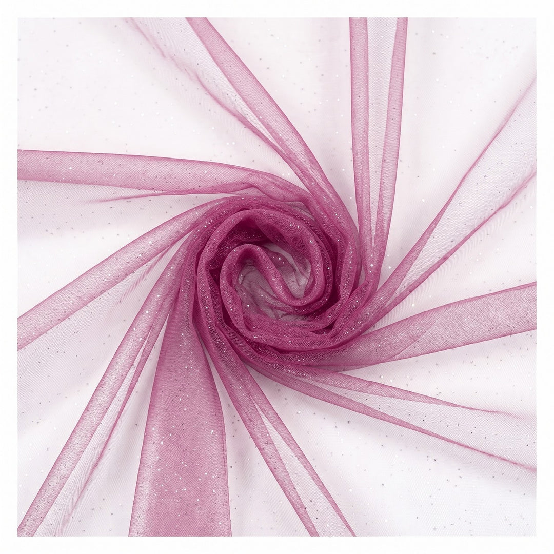 Fuchsia glitter tyl med metallic — stoffet rullet løst sammen i bløde folder
