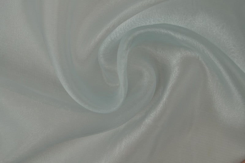 LYSEBLÅ ORGANZA – TRANSPARENT & SKINNENDE