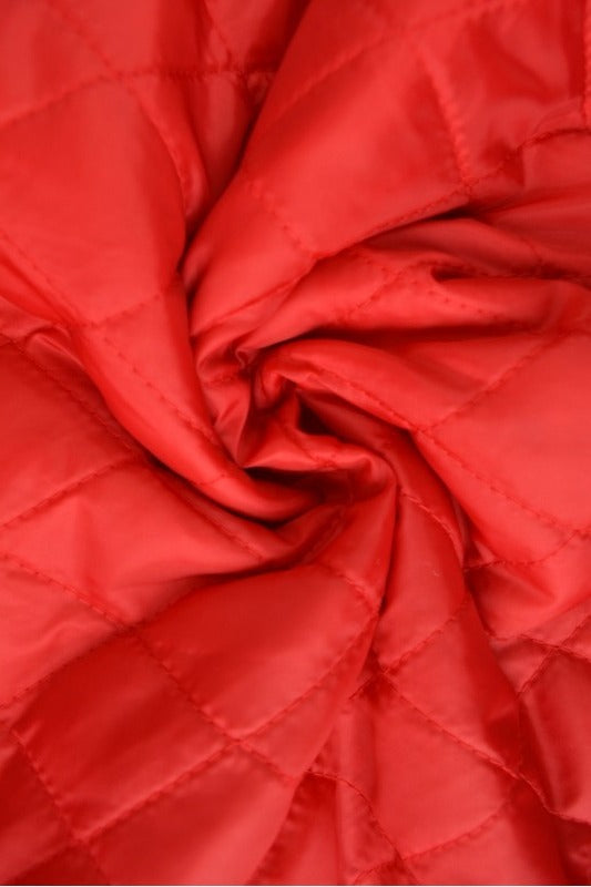 RØD QUILT STOF MED VATTERET BAGSIDE