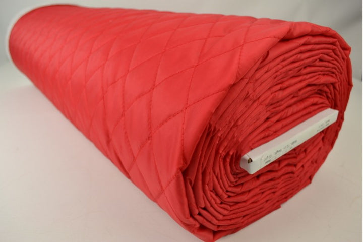 RØD QUILT STOF MED VATTERET BAGSIDE