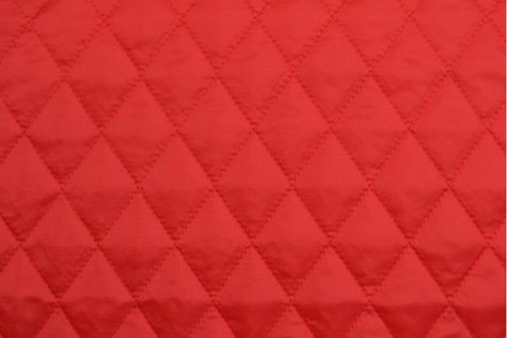 RØD QUILT STOF MED VATTERET BAGSIDE