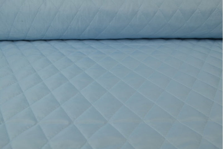 LYSEBLÅ QUILT STOF MED VATTERET BAGSIDE