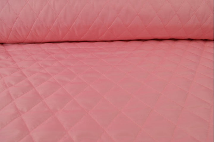 LYSERØDT QUILT STOF MED VATTERET BAGSIDE
