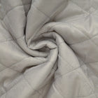 SØLVGRÅ QUILT STOF MED VATTERET BAGSIDE
